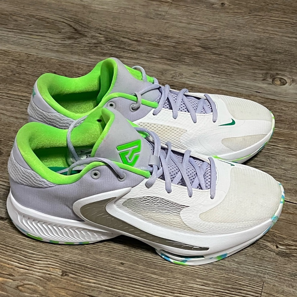 Nike basketball, men’s size 10.5, (used) lightly worn